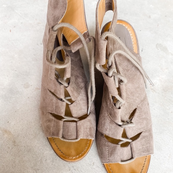 Worn Once Melrose on Market Lace-Up Wedges - Picture 2 of 2